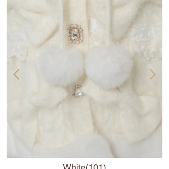 Elegant White Cape Coat - Picture 4 of 7